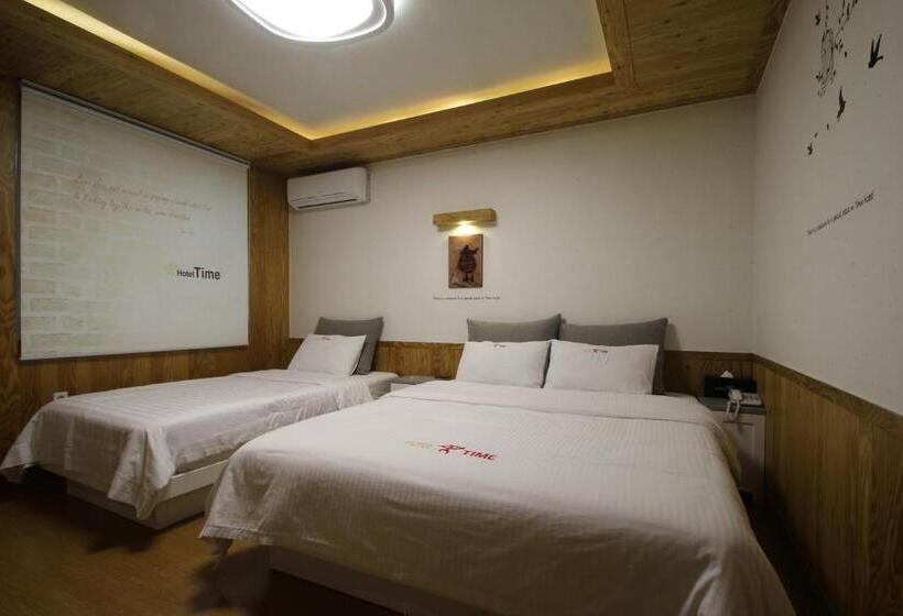 غرفة سوبيريور, Time