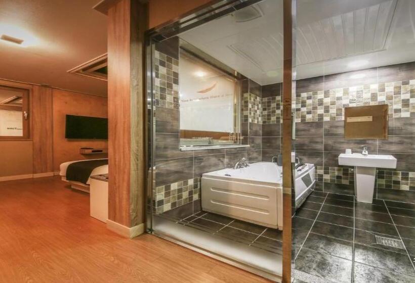 غرفة قياسية, Time