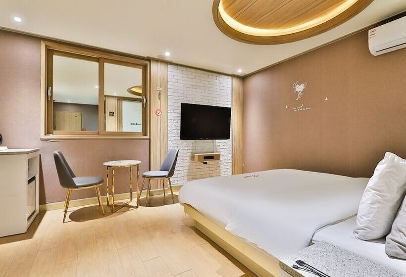 غرفة قياسية, Time