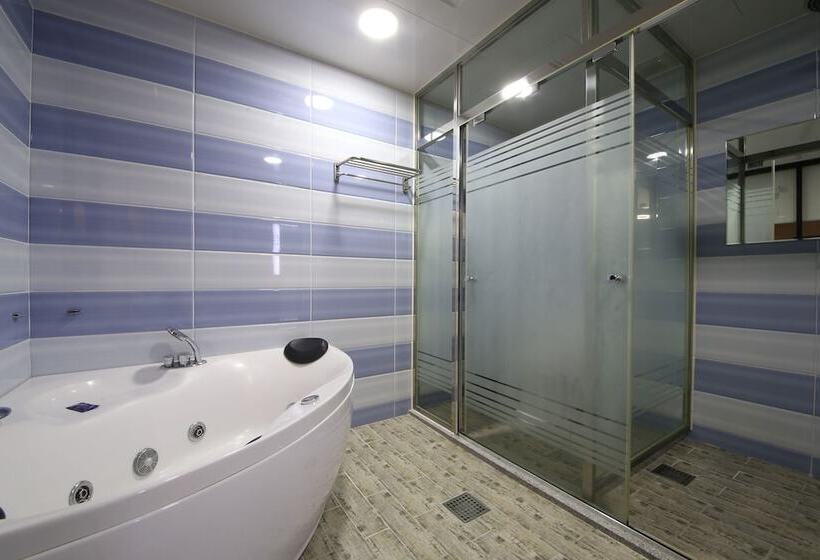 غرفة سوبيريور, Time