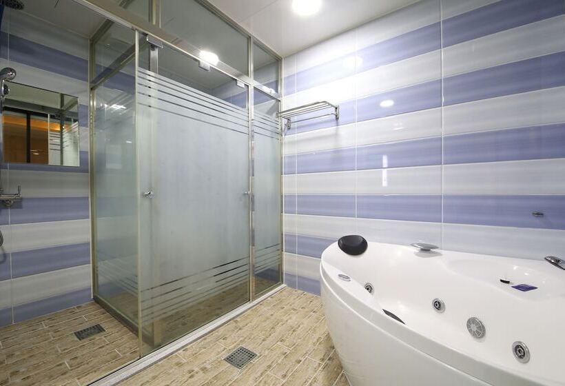 غرفة سوبيريور, Time