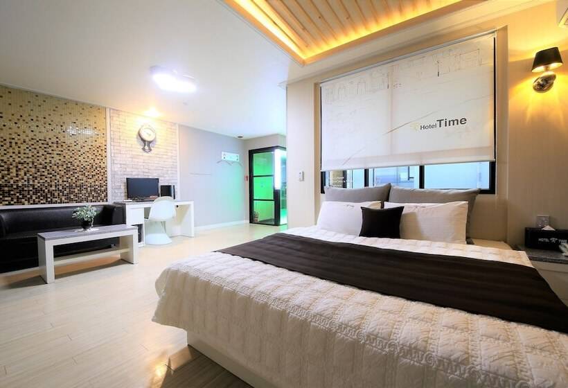 غرفة سوبيريور, Time