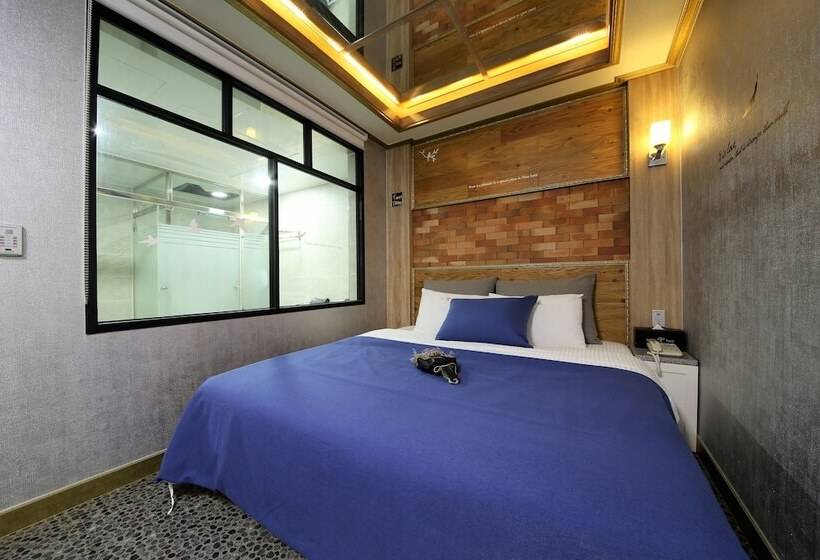 غرفة ديلوكس, Time