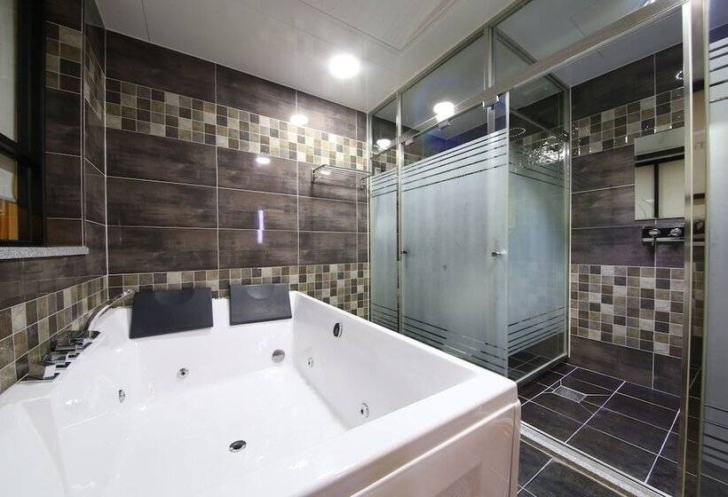 غرفة ديلوكس, Time