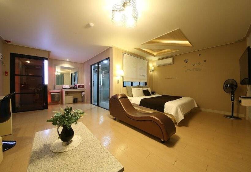 غرفة سوبيريور, Time