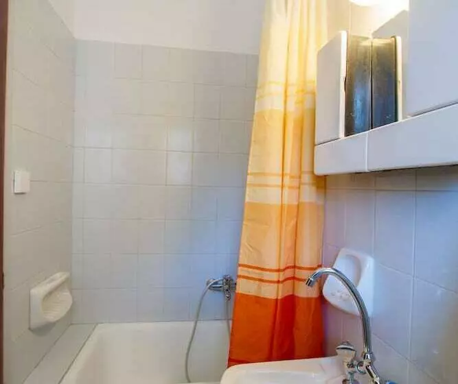 استودیوی استاندارد, Irene Hotel Leros