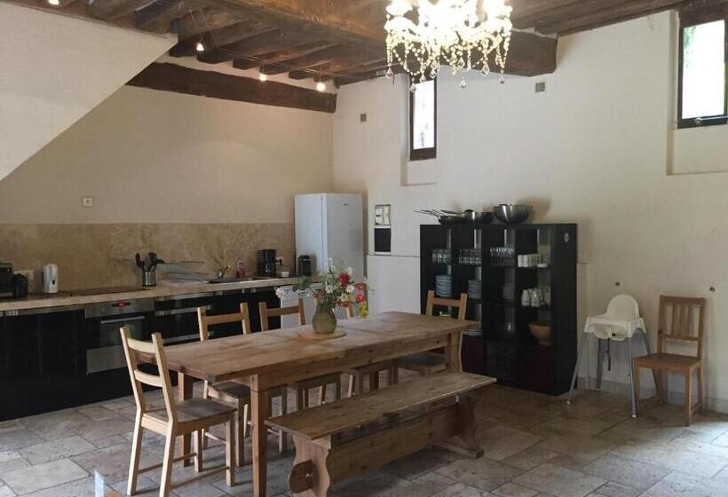 ガーデンビュースイート, La Ferme Des Moulineaux
