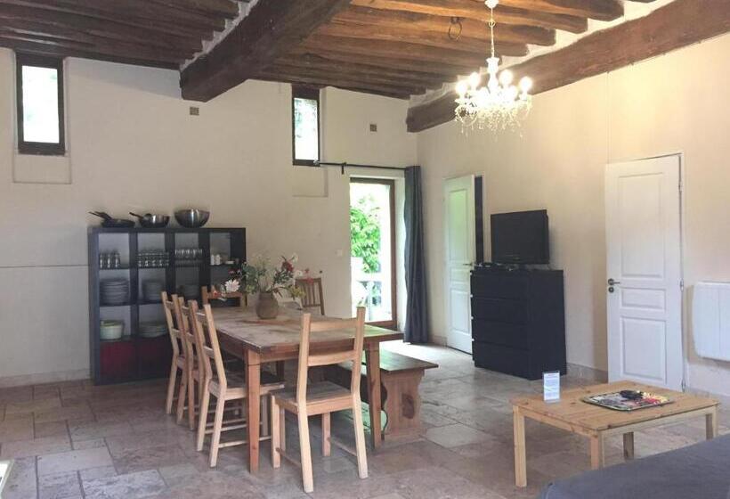 ガーデンビュースイート, La Ferme Des Moulineaux