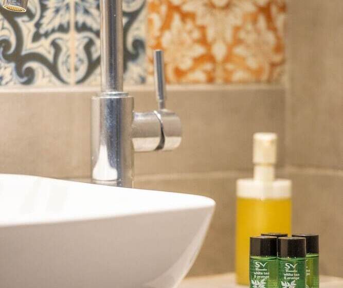 חדר משפחתי, Villa Maria