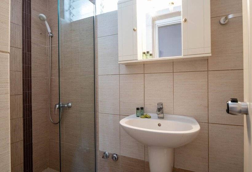 חדר משפחתי, Villa Maria