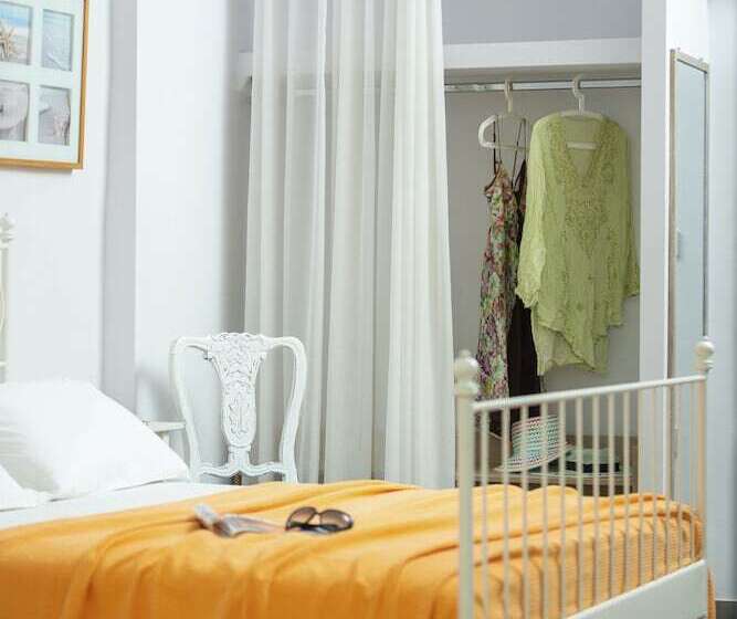 חדר משפחתי, Villa Maria