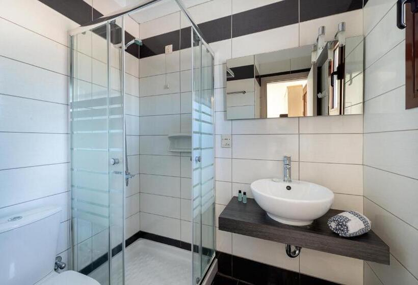 스탠다드 스튜디오, Byron