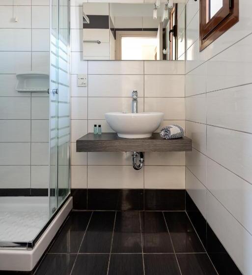 스탠다드 스튜디오, Byron