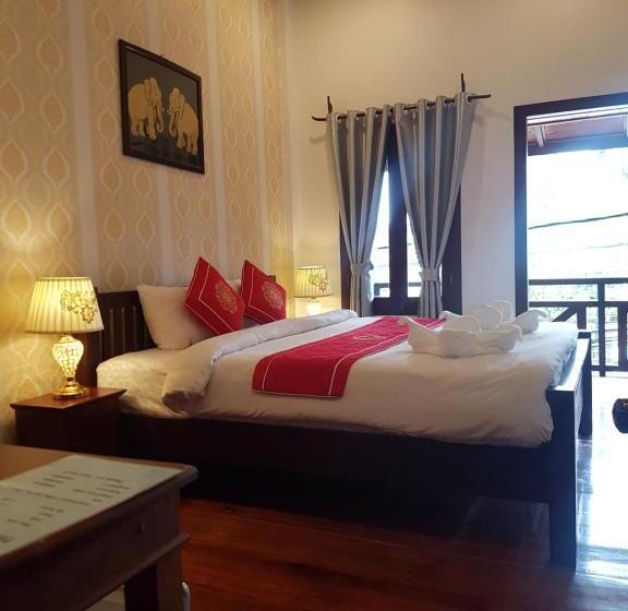 اتاق لوکس با بالکن, Luang Prabang Pangkham Lodge