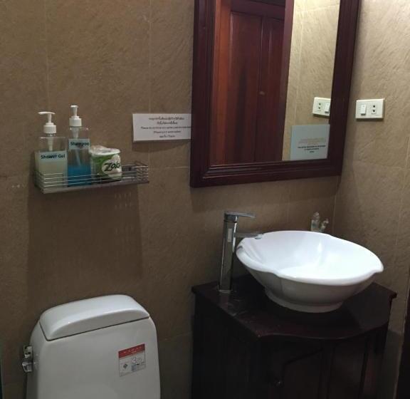 اتاق لوکس خانوادگی, Luang Prabang Pangkham Lodge