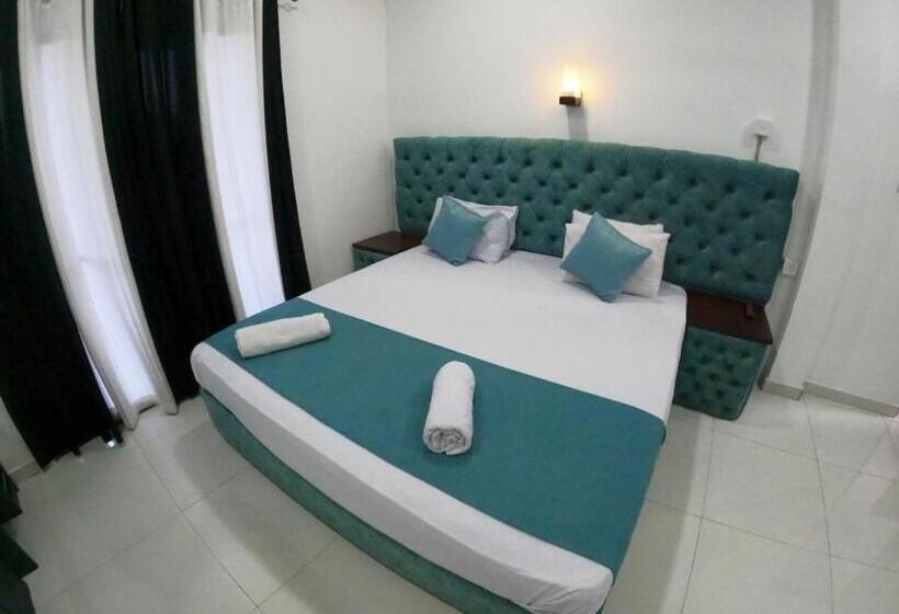 اتاق لوکس با بالکن, Seyara Holiday Resort
