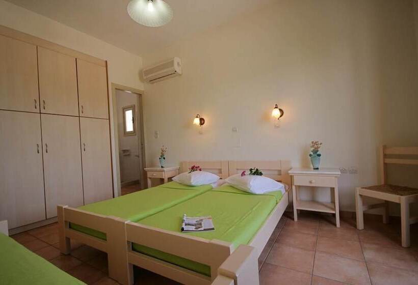 标准三人间, Jasmine