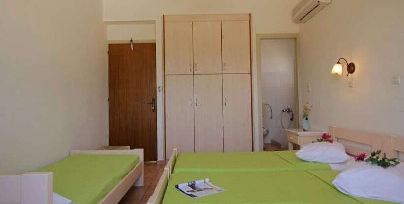 标准三人间, Jasmine