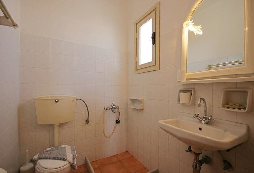 标准三人间, Jasmine