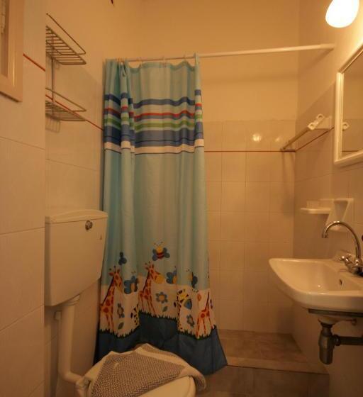 标准三人间, Jasmine