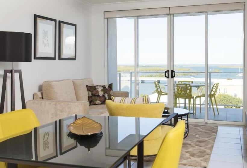 2 Bedrooms Apartment River View, Riviera Mackay