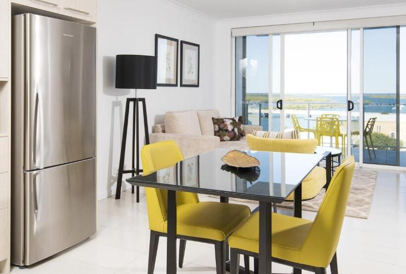 1 Bedroom Apartment River View, Riviera Mackay