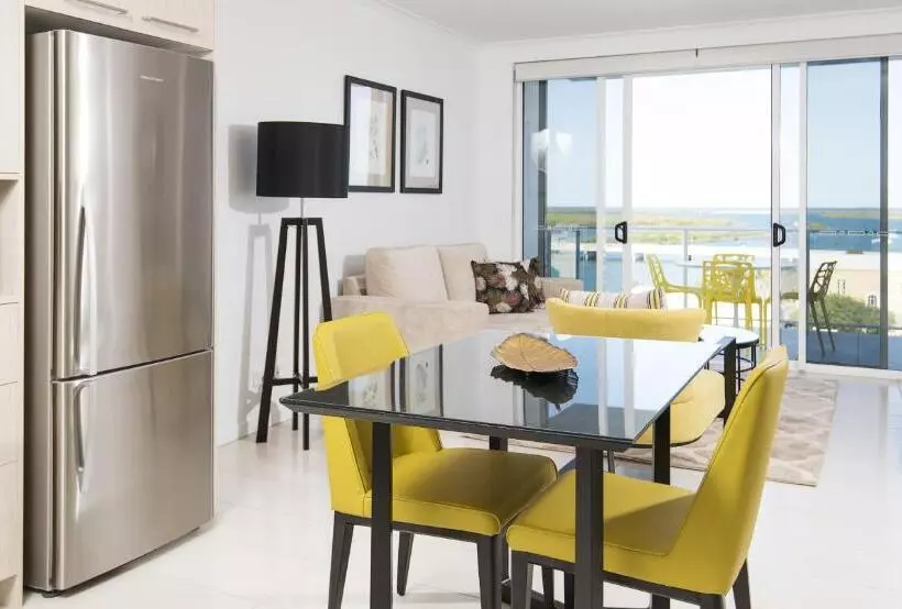 1 Bedroom Apartment River View, Riviera Mackay