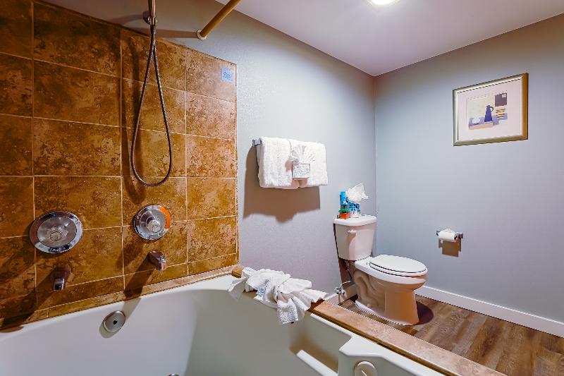 חדר סטנדרט עם מיטת קינג, Coast River Inn