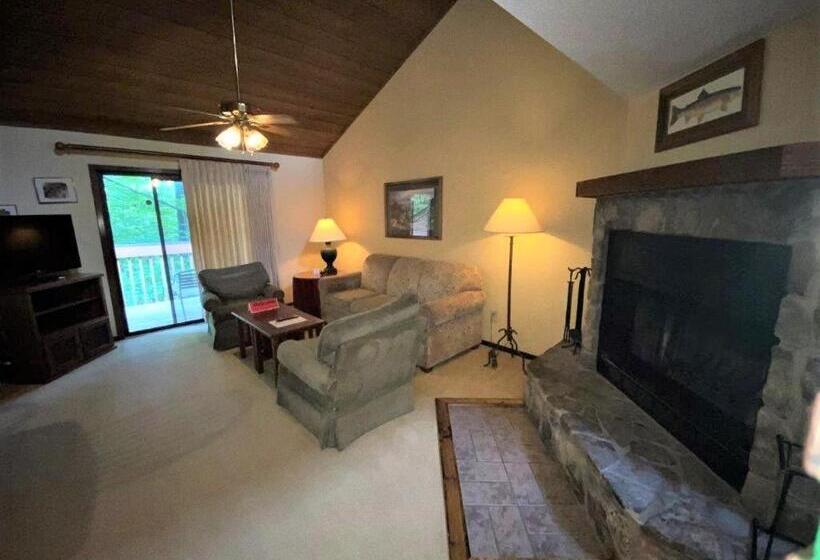 غرفة قياسية, Fairway Forest