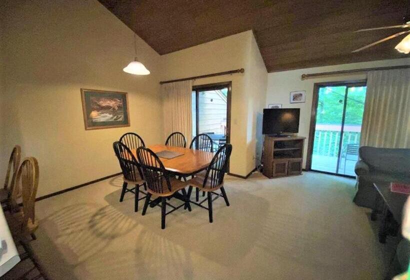 غرفة قياسية, Fairway Forest