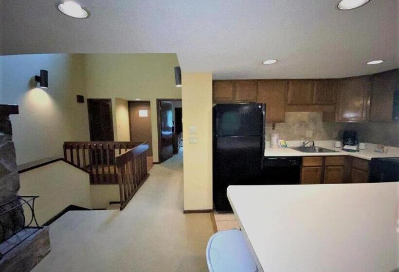 غرفة قياسية, Fairway Forest