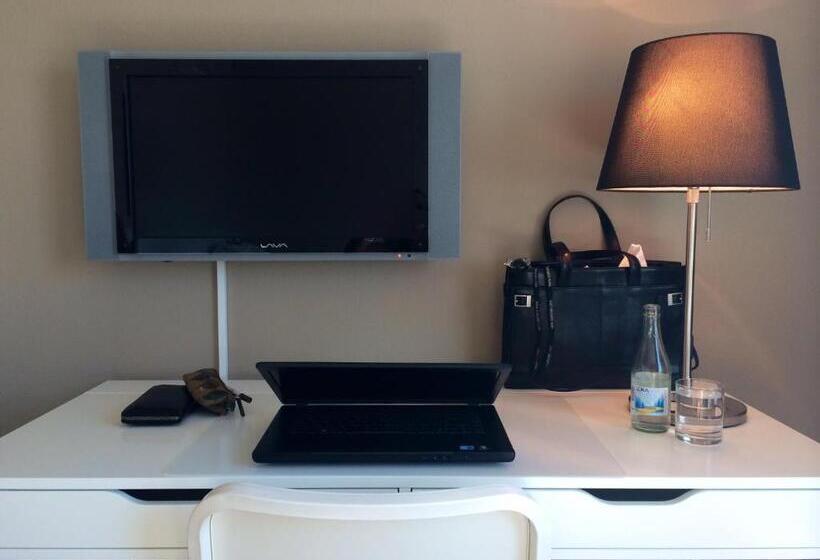 标准单人间, L Garvaren