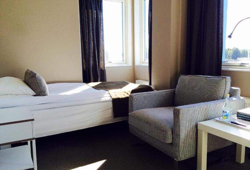 标准单人间, L Garvaren