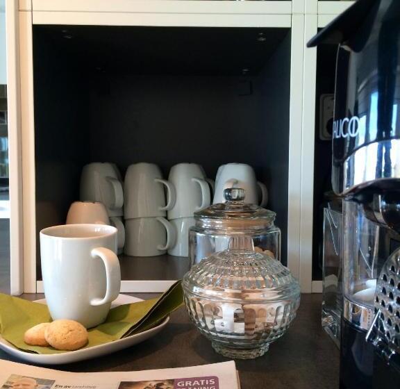 标准单人间, L Garvaren