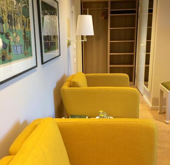 标准间, L Garvaren