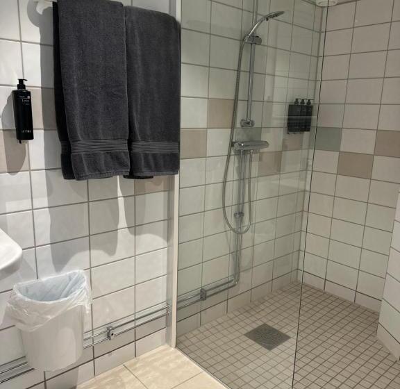 家庭套房, L Garvaren