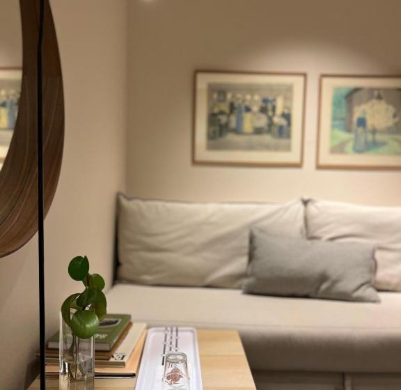 标准单人间, L Garvaren