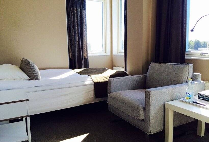 标准单人间, L Garvaren