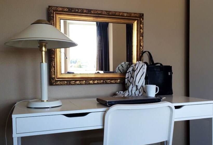 标准间, L Garvaren