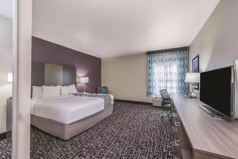キングサイズベッドのスタンダードルーム, La Quinta Inn & Suites By Wyndham Enid