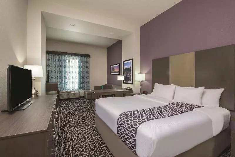 キングサイズベッドのスタンダードルーム, La Quinta Inn & Suites By Wyndham Enid