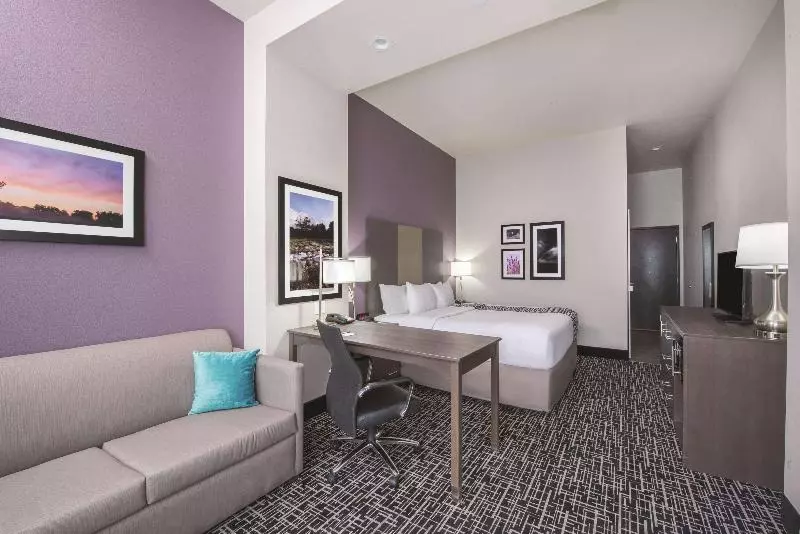 キングサイズベッドのスタンダードルーム, La Quinta Inn & Suites By Wyndham Enid