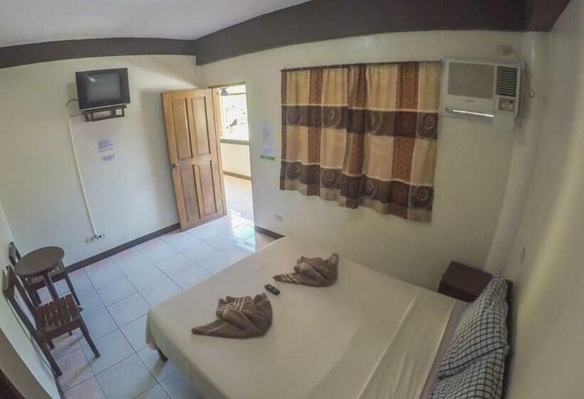 Номер Стандарт с Балконом, Remari Tourist Inn