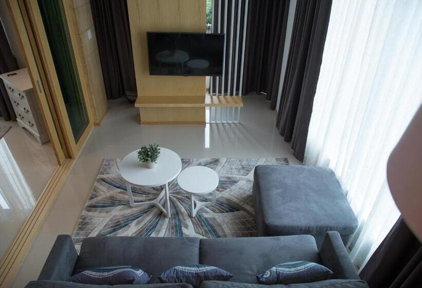 Deluxe Suite King Bed, The Bliss Ubon