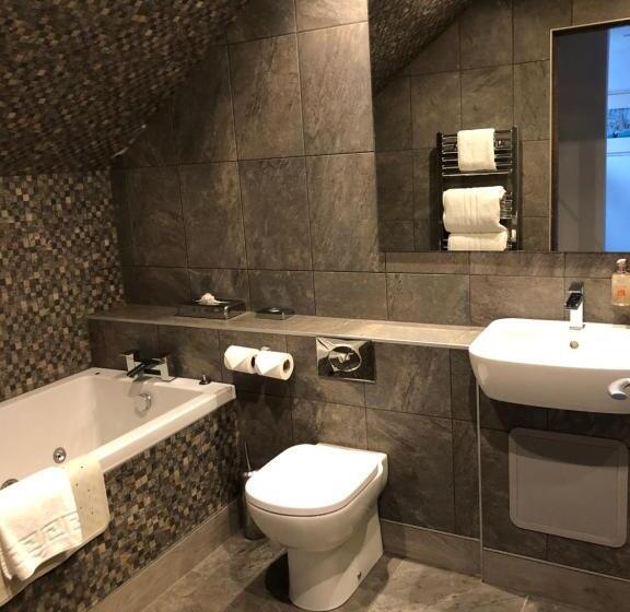 חדר קלאסי, The Waterside