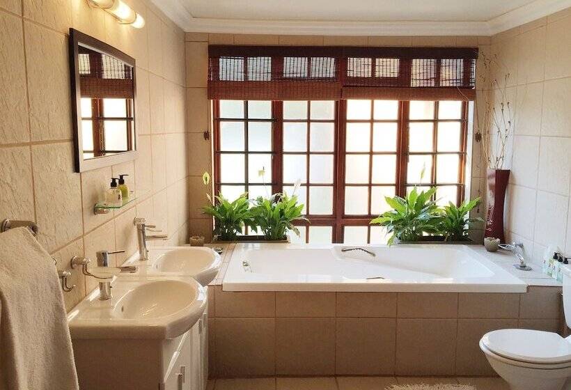 エクゼクティブスイート, Coral Tree Inn