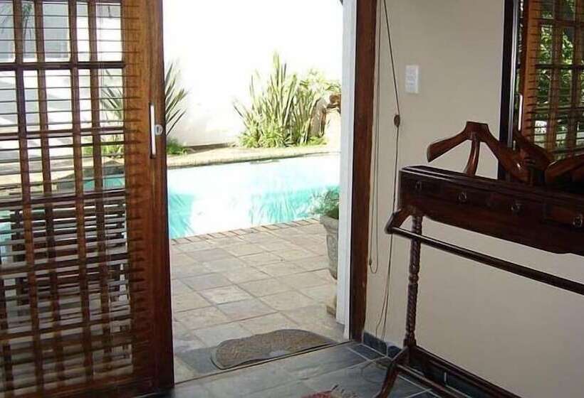 エクゼクティブスイート, Coral Tree Inn