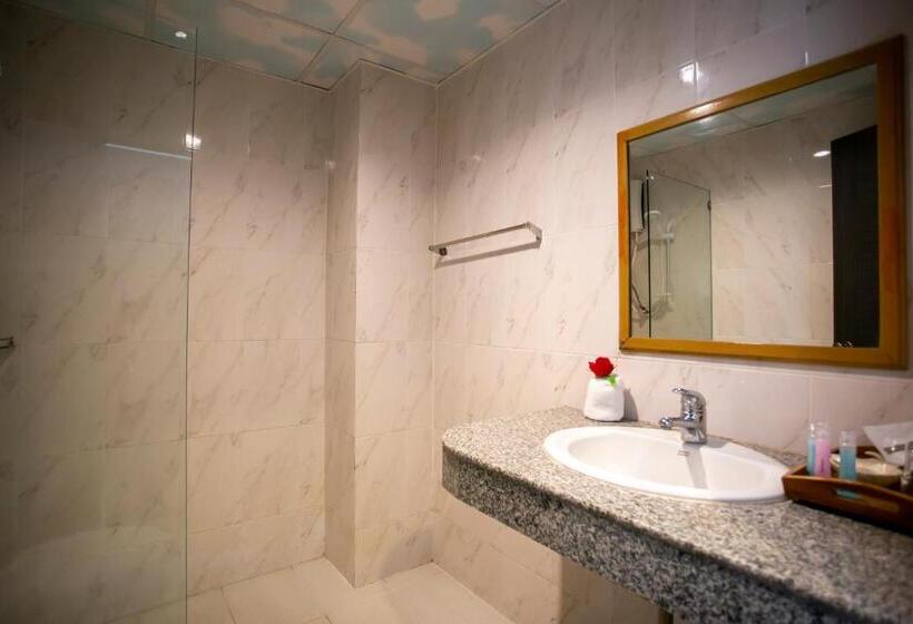 اتاق سوپریور با تخت بزرگ, Sea Paradise Hotel Sattahip