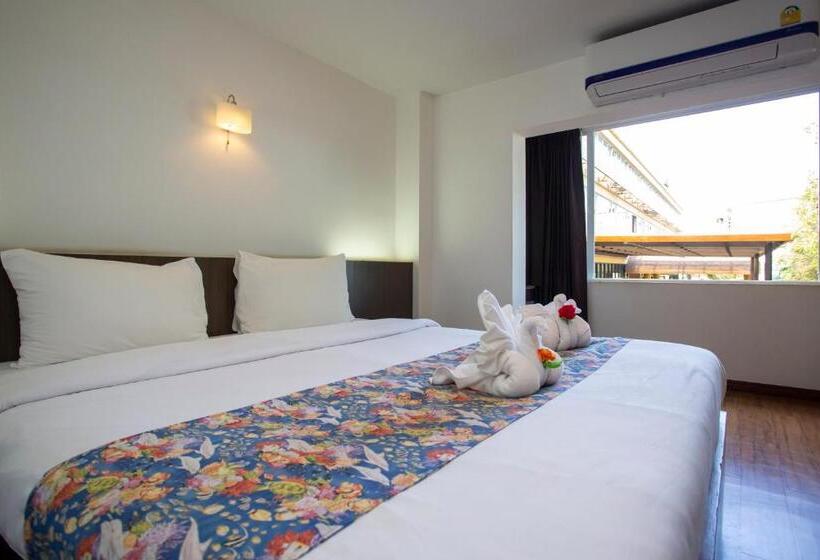 اتاق سوپریور با تخت بزرگ, Sea Paradise Hotel Sattahip