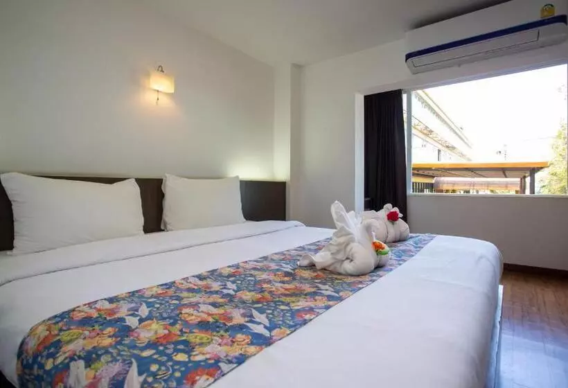 キングサイズベッドのスーペリアルーム, Sea Paradise Hotel Sattahip